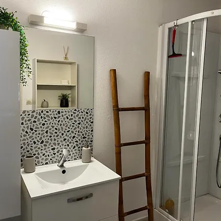 Apartment 4 Etoiles Avec Jardin Cloture Et Piscine Dans La - *