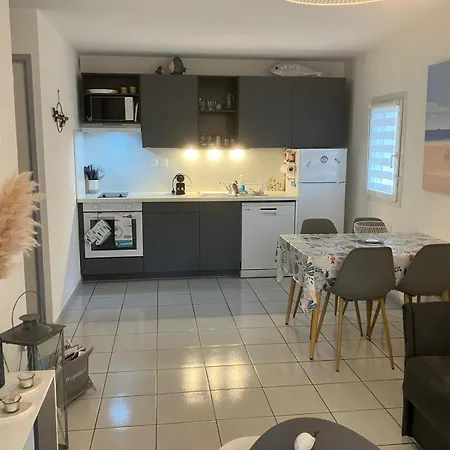 Apartment 4 Etoiles Avec Jardin Cloture Et Piscine Dans La - *