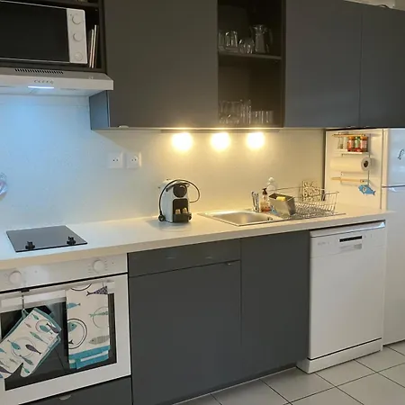 4 Etoiles Avec Jardin Cloture Et Piscine Dans La - *