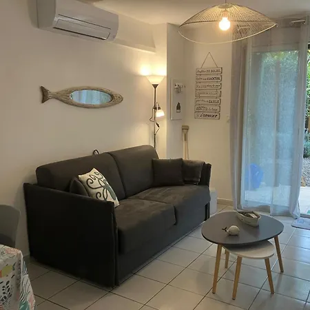 Apartment 4 Etoiles Avec Jardin Cloture Et Piscine Dans La - *