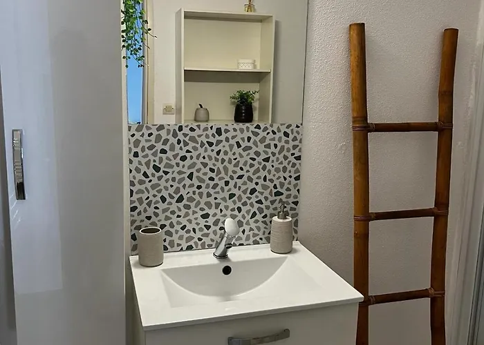 4 Etoiles Avec Jardin Cloture Et Piscine Dans La - * 나르본